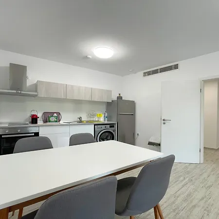 Peter House - Free Parking Apartment *
